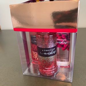 A Thousand Wishes, Travel Set